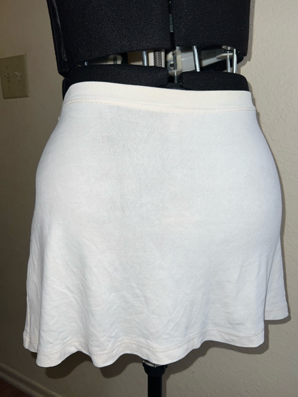 Vintage Ophelia White Mini Skirt – Size 2 (Medium) – Melrose Jigsaw Boutique